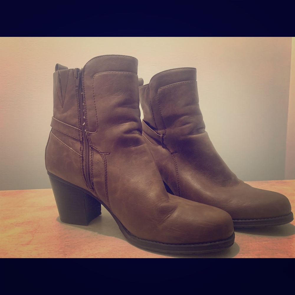 Naturalized chunky heel tan Tiffany boot 12M